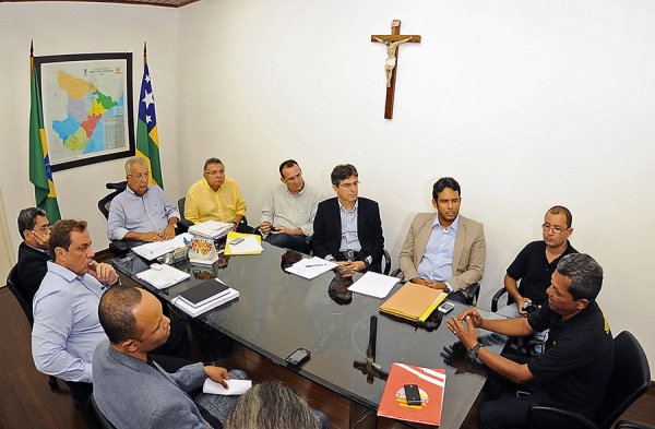 Jackson recebe agentes prisionais e sindicato acena com fim da greve