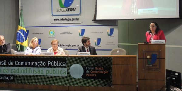 Fitert assina moção no I Pré-Fórum de Comunicação Pública e diz que decreto de Dilma foi um Golpe