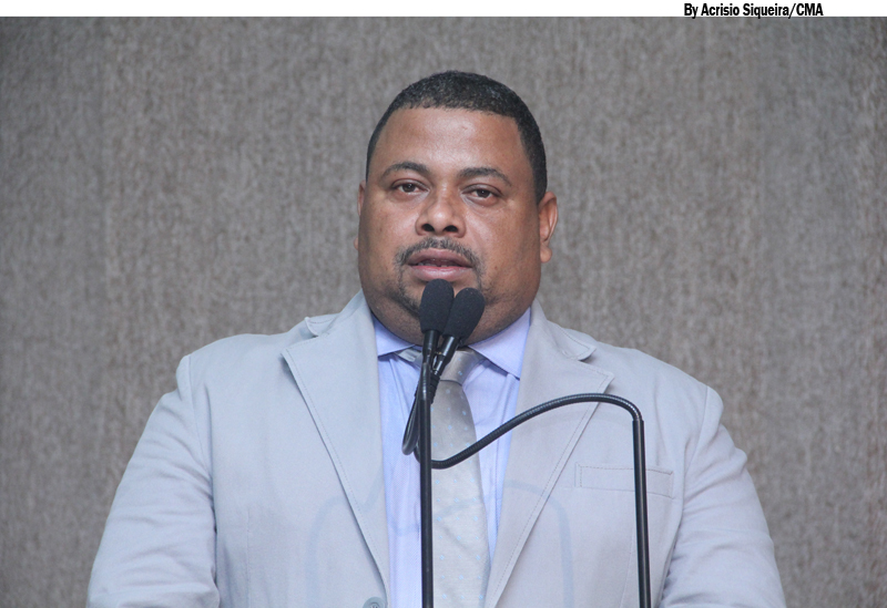 Adelson cobra melhorias nas faixas de pedestres