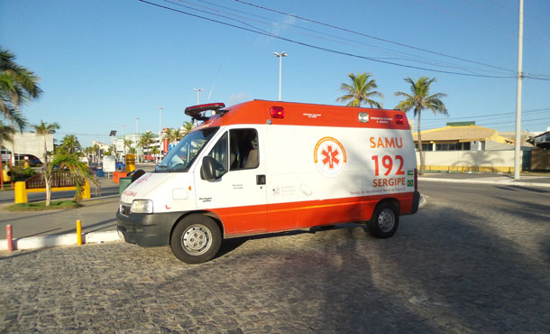 Homem é espancado a pauladas quando dormia na orla de Aracaju