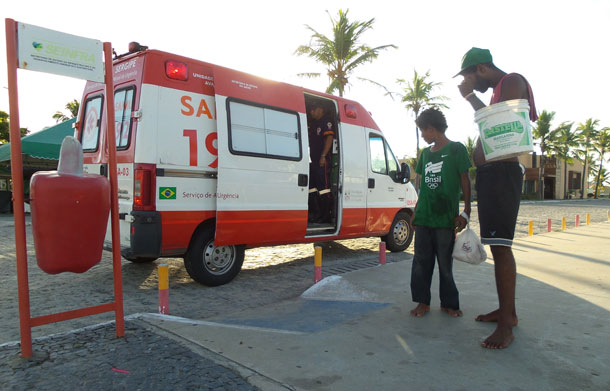 Homem é espancado a pauladas quando dormia na orla de Aracaju