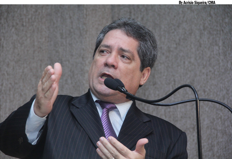 Renilson cobra da Prefeitura envio de contrato de concessão da Deso