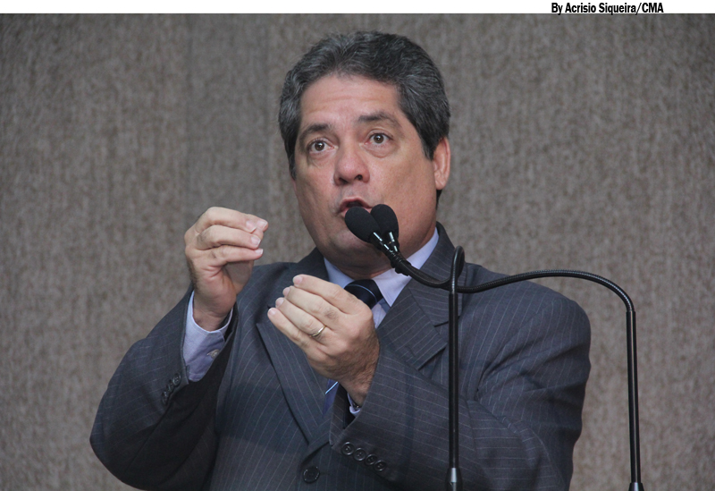 Renilson volta a cobrar requerimento da Deso