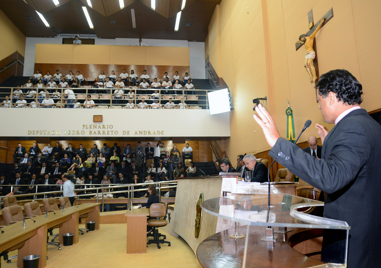 Samuel aprova emenda ao Plano de Cargos e Salários e defende debate