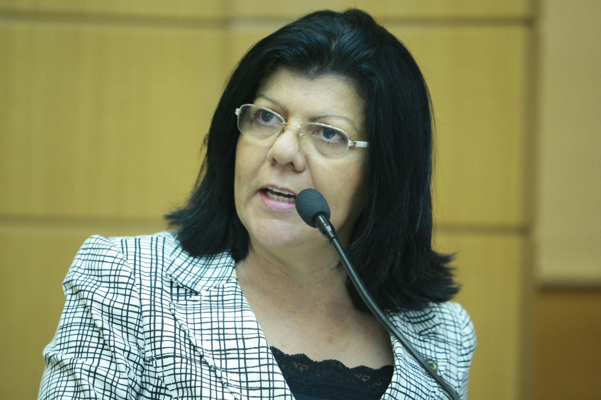 Angélica afirma que não vai abaixar a cabeça para ninguém