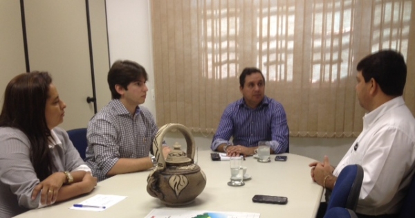 Governo firma parceria para qualificar auxiliares de vendas para farmácias