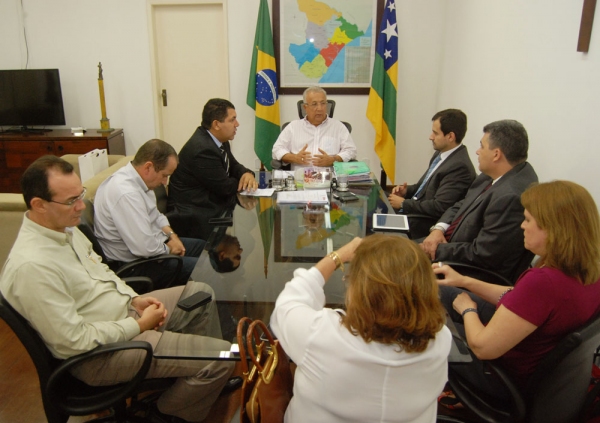 Governo tenta reverter decisão de fechamento das fábricas da Azaleia