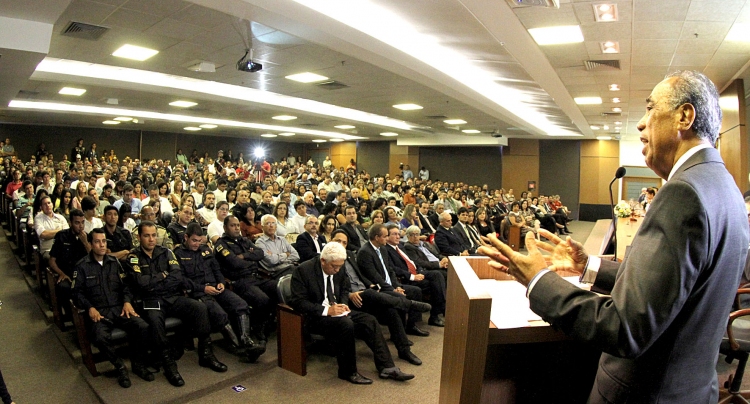 João Alves participa de Fórum Contra a Violência
