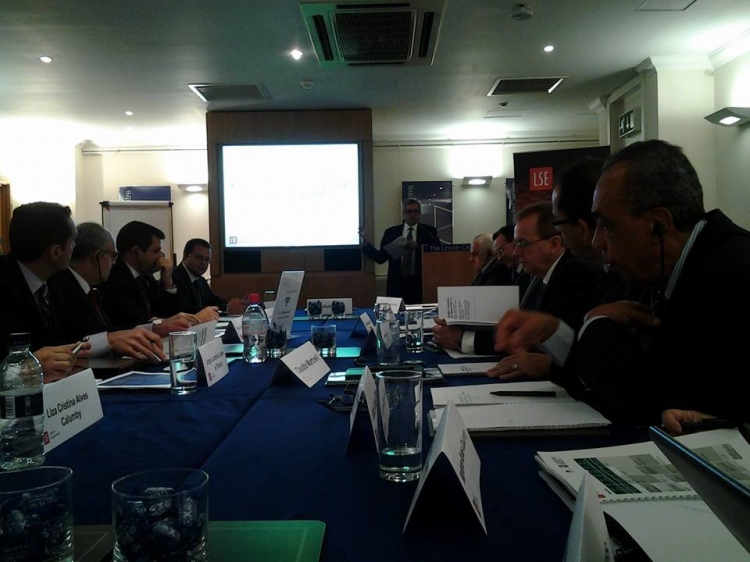 Prefeito busca desenvolvimento de ações através de experiência britânica