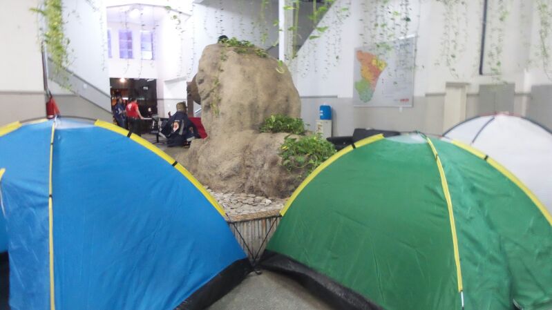 Grevistas do Samu acampam na sede da Saúde do Estado