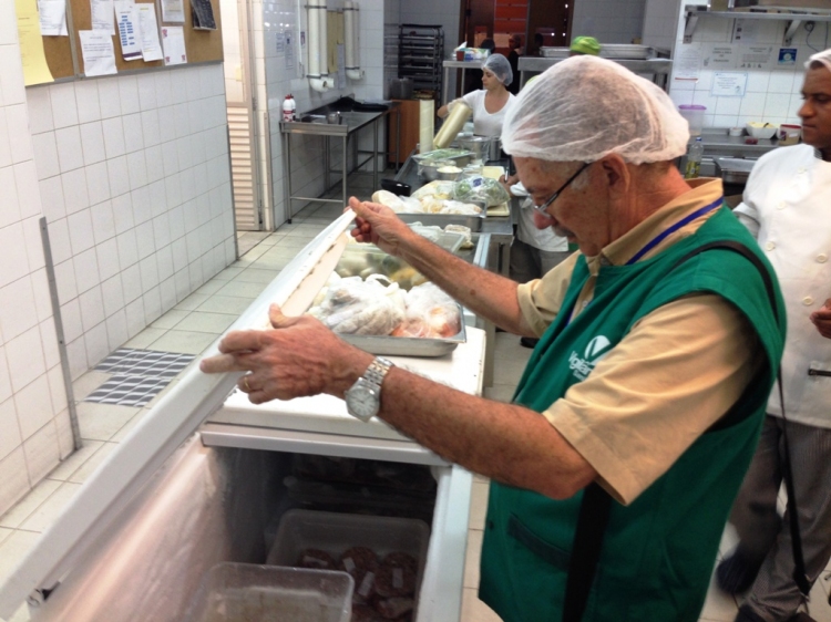 Vigilância Sanitária de Aracaju inspeciona restaurantes e hotéis da Orla