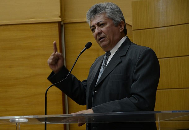 Deputado Gilson Andrade questiona secretário sobre débitos da FHS