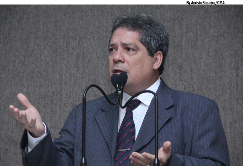 Renilson usa Tribuna para defender servidores da CMA