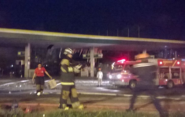 Ônibus incendiados em posto de gasolina pode ter sido ato criminoso