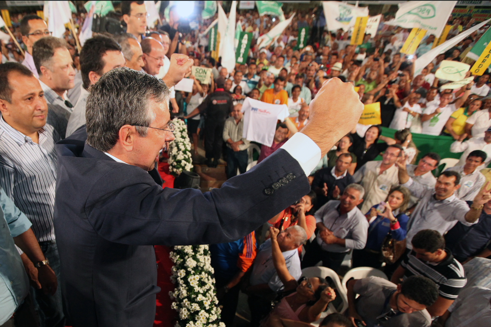 Com convenção lotada, Eduardo Amorim lança candidatura