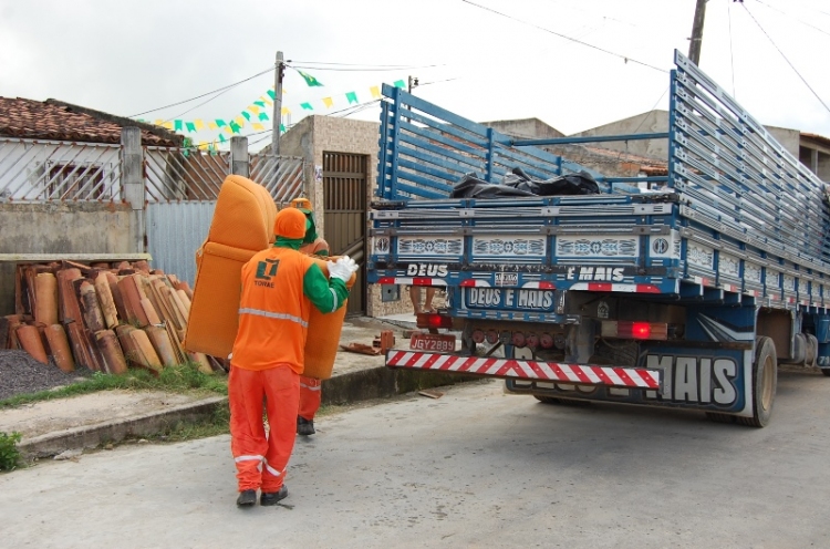 Com apoio da comunidade, Cata Bagulho é sucesso no Lamarão