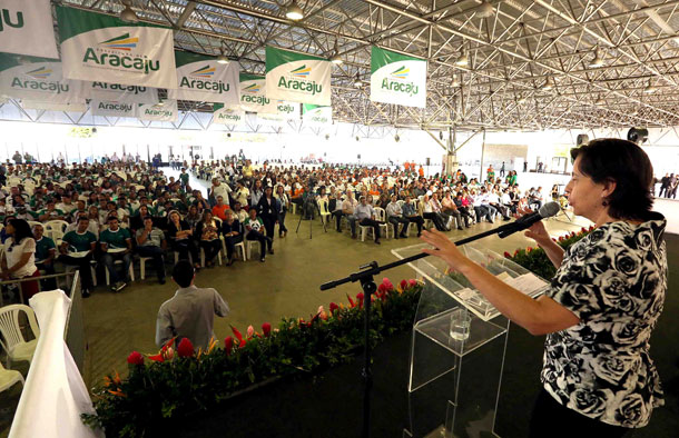 Prefeitura de Aracaju e Governo Federal entregam diplomas aos alunos do Pronatec