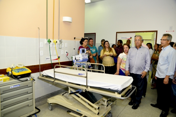 Governador inaugura hospital e anuncia obras em São Cristóvão
