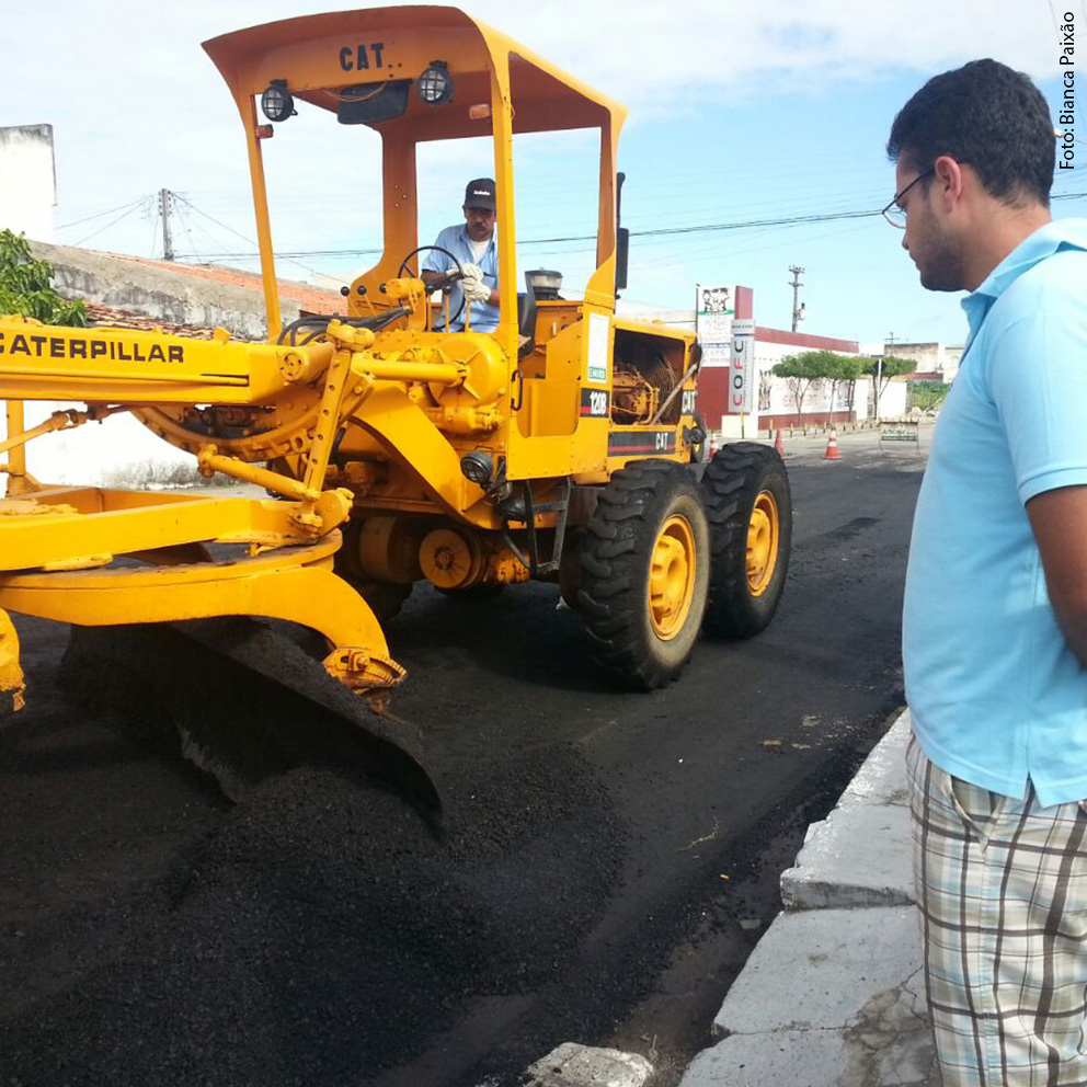 Anderson comemora pavimentação asfáltica no Siqueira Campos