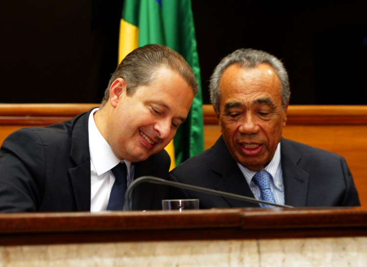 Prefeito lamenta tragédia que vitimou Eduardo Campos e Pedrinho Valadares