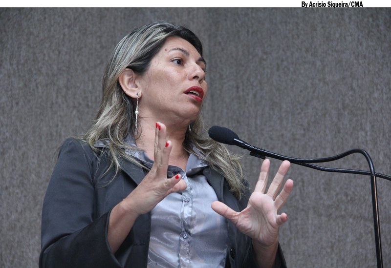 Vereadora quer que prefeito corte ponto de médicos faltosos