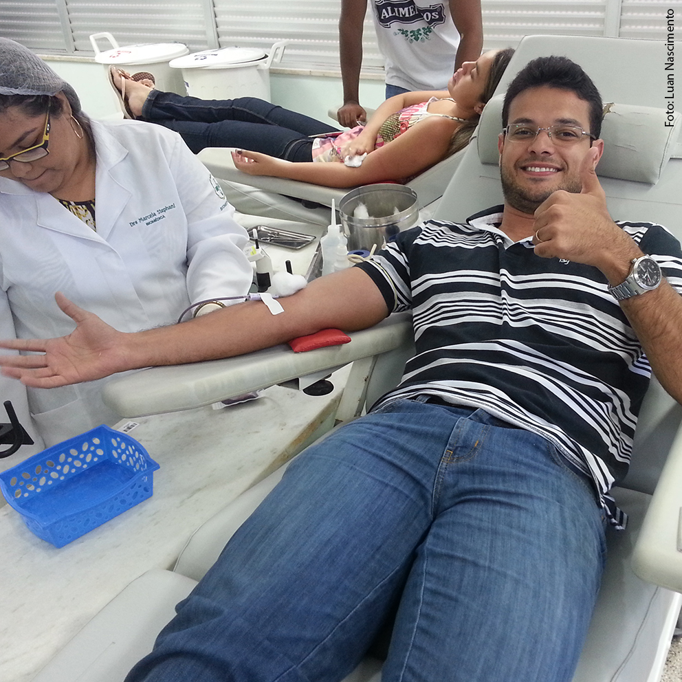 Vereador Anderson de Tuca doa sangue e pede que outras pessoas sigam o exemplo