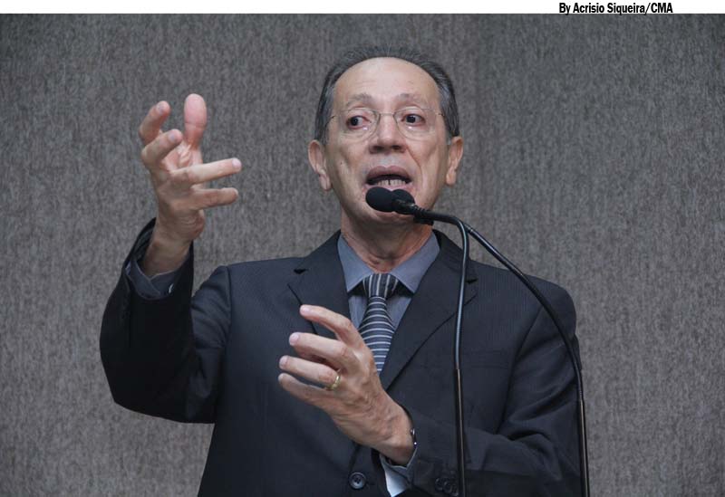 Vereador cobra manutenção nos terminais de ônibus