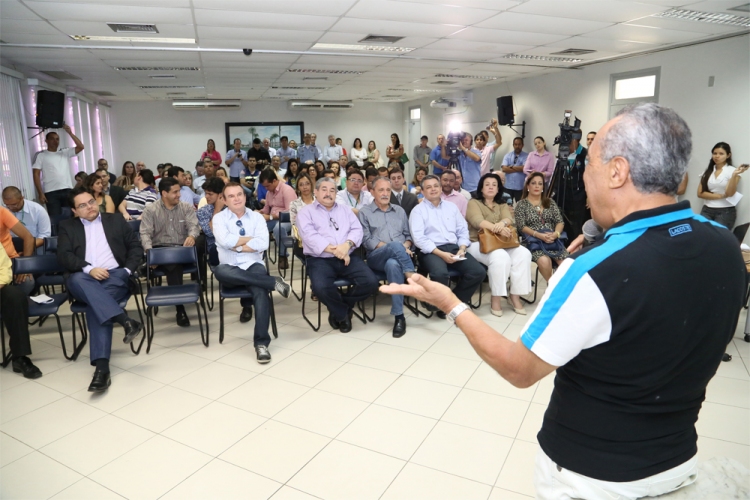 João Alves anuncia melhorias na Saúde