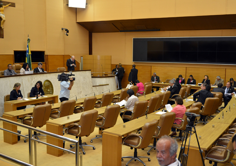 Deputados aprovam pacote de projetos de lei