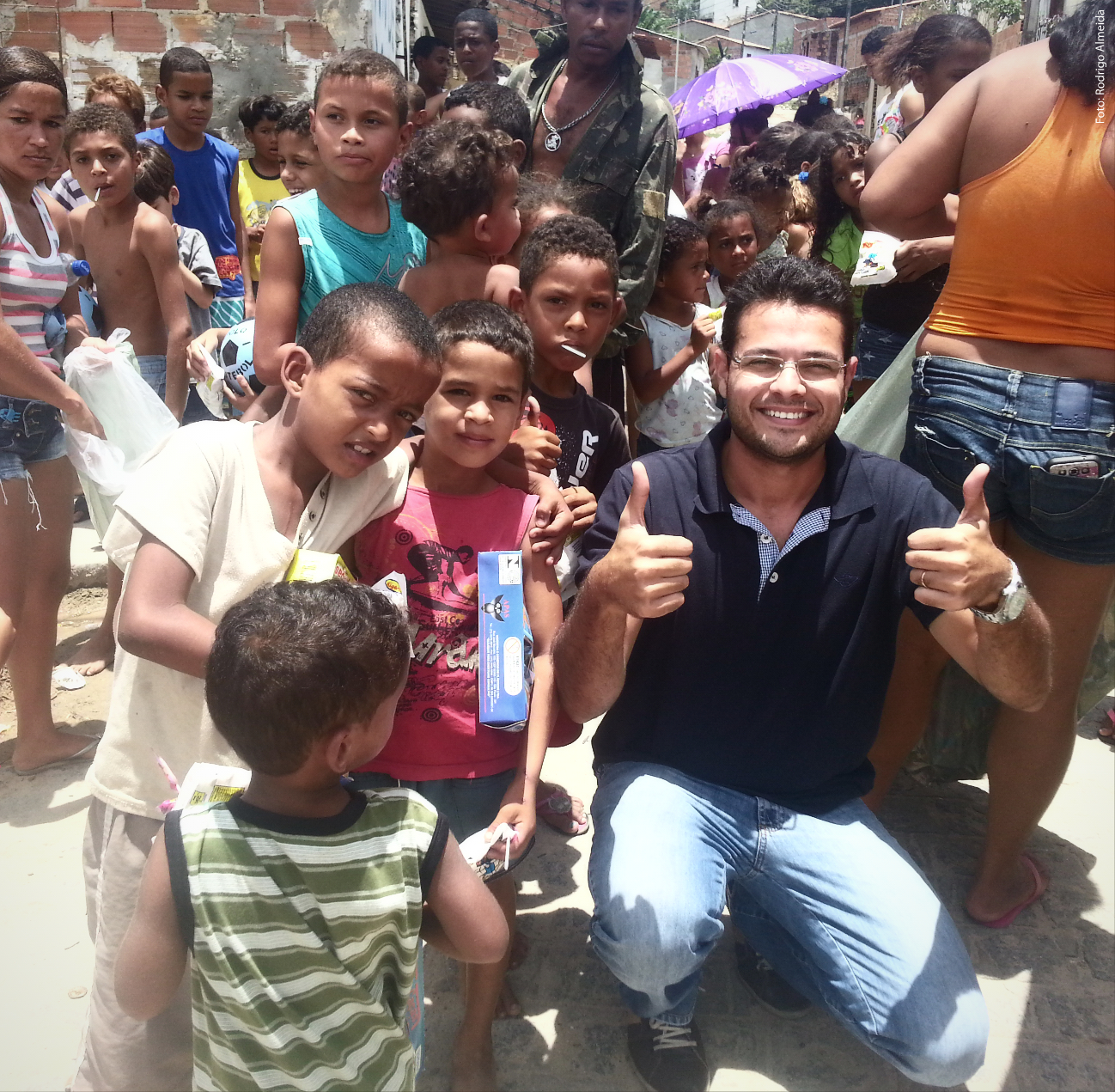 Anderson leva alegria às crianças do Lamarão e Cidade Nova