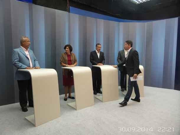 Candidatos participam de debate na TV