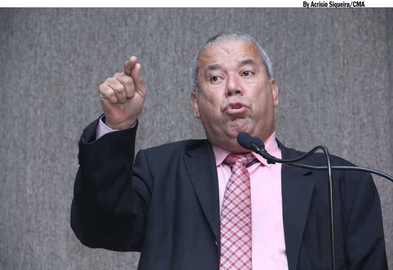 “Os institutos de pesquisa devem explicação ao povo sergipano”, afirma Emmanuel Nascimento