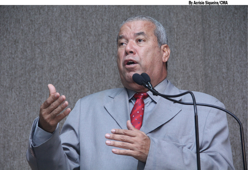 Emmanuel apela para que o prefeito João Alves construa uma praça no Agamenon Magalhães