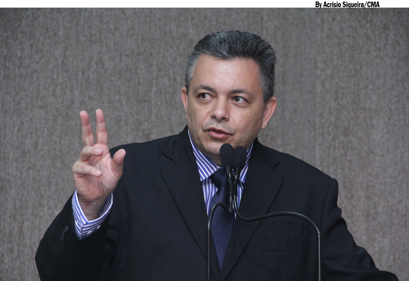 Luciano Paz apresenta aos vereadores relatório do segundo quadrimestre de 2014