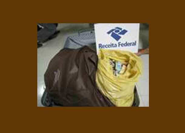 Receita Federal apreende mala com mais R$ 520 mil reais em aeroporto