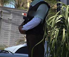 Bandido rouba arma de fogo desfasado de vigilante