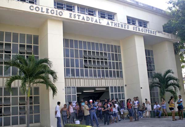 As Escolas do Estado Atheneu Sergipense e Dom Luciano disponibilizam matrículas no dia 23