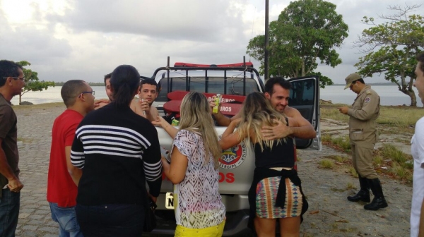 Estudantes são resgatados do Rio Vaza Barris pelo GTA e Bombeiros de Sergipe