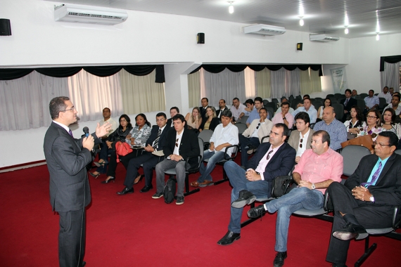 Secretário Mendonça Prado pede apoio aos delegados de polícia