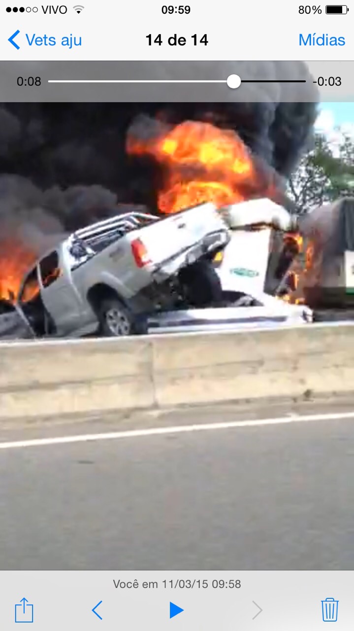 Acidente na BR101 mata três pessoas carbonizadas e deixa nove feridas