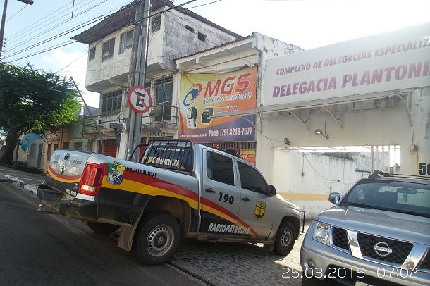 Mulher é assaltada e quase era esfaqueada por um adolescente em Aracaju
