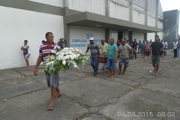 Cinco vítimas do acidente da caçamba com micro ônibus são sepultadas em Laranjeiras