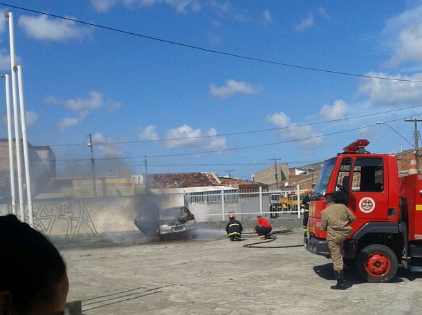Após carro de professora ter sido incendiado professores cobram segurança