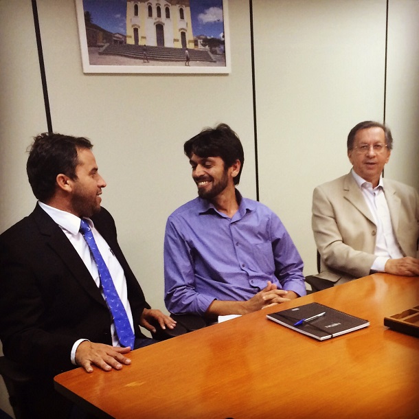 Deputado Jairo Santana está preocupado com queda no preço do leite para o agricultor familiar