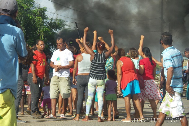 Movimento MOTU interdita avenida e realizam ato de protesto