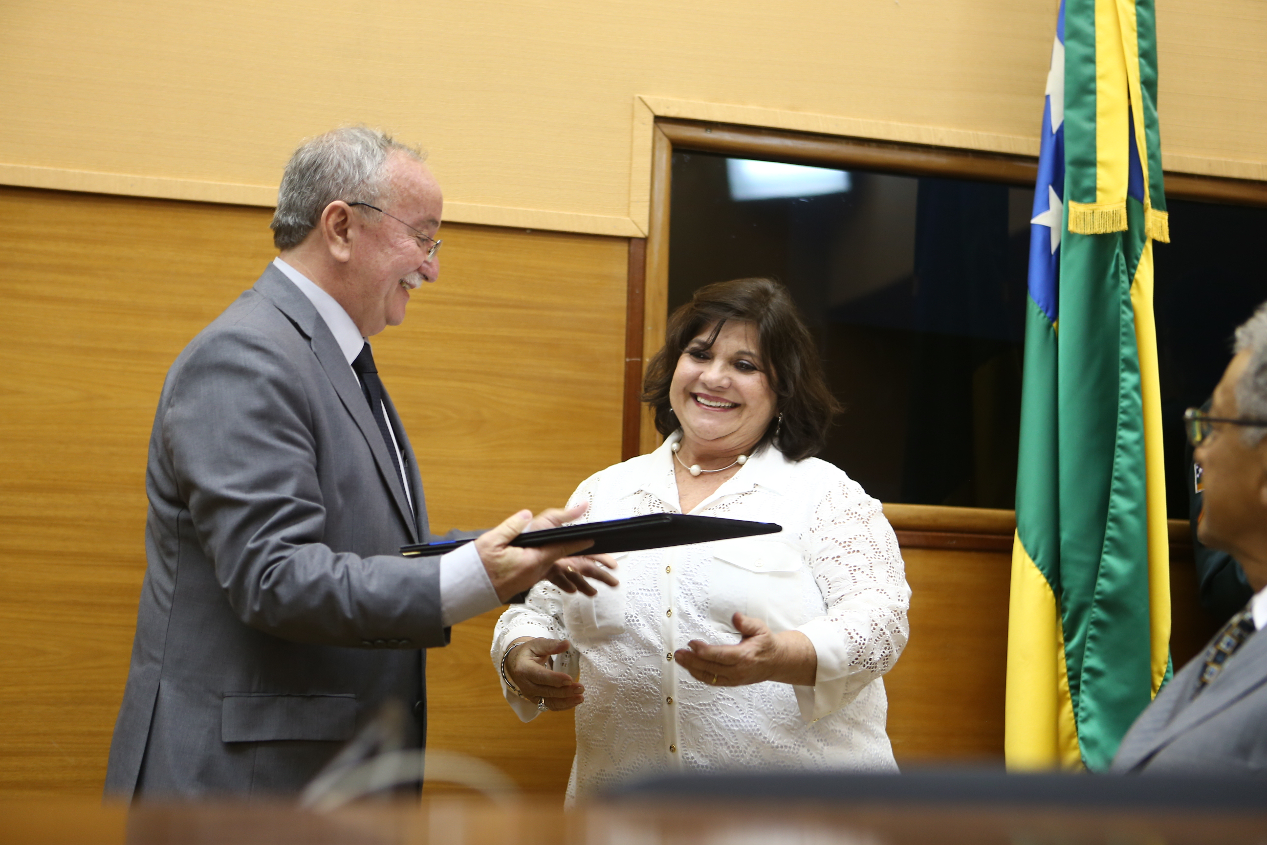 Assembleia Legislativa devolve mandatos de políticos caçados pela ditadura militar