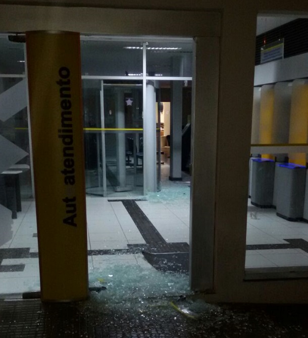 Bandos explodem agência do Banco do Brasil no município de Carira