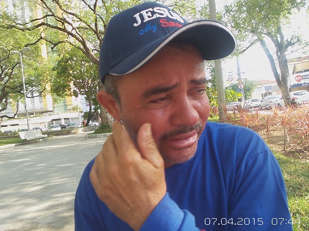 Homem chora pela morte do filho e faz apelo a sociedade para combater as drogas