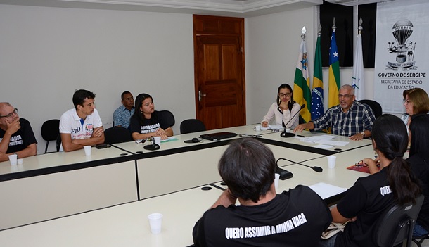 Secretário diz que professores aprovados serão convocados de forma gradativa