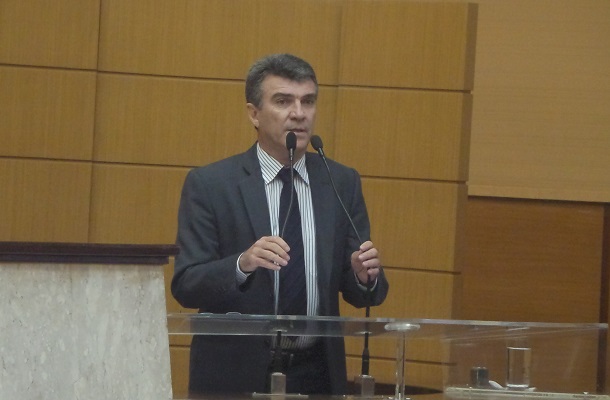 Deputado Garibalde Mendonça pede ajuda para o time  do Confiança através da tribuna da Alese